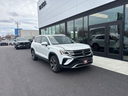 Used 2022 Volkswagen Taos SEL image 1