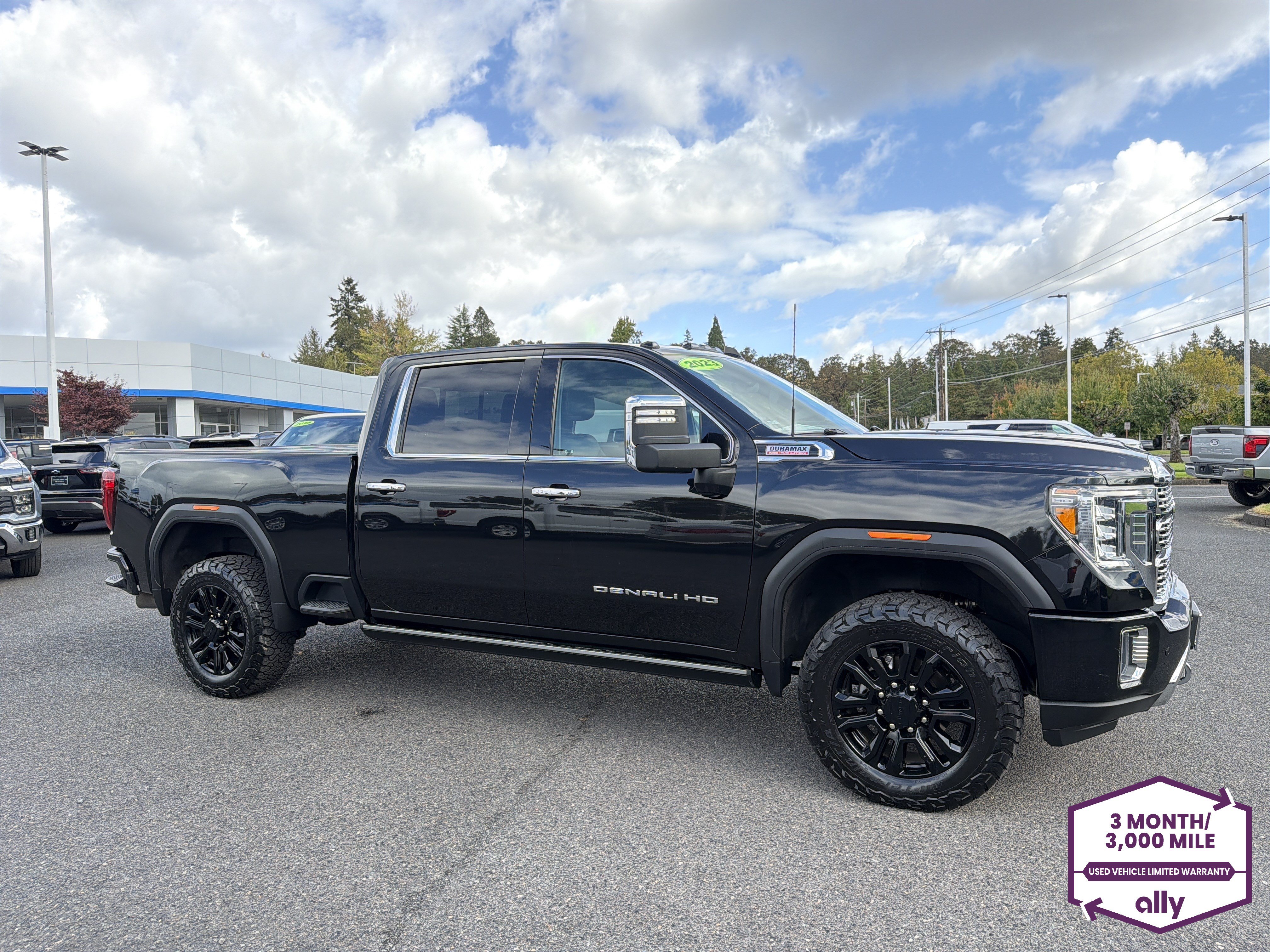 Used 2023 GMC Sierra 2500 Denali w/ Denali Black Diamond Edition AWD/4WD image 7