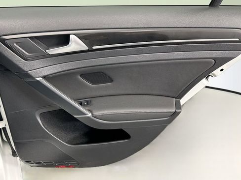 Used 2019 Volkswagen Golf R 4-Door image 26