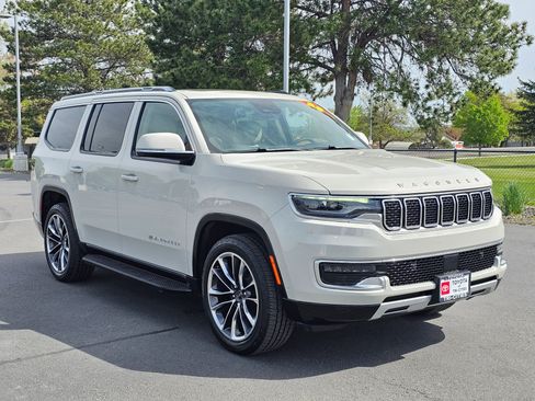 Used 2022 Jeep Wagoneer Series II w/ Premium Group I AWD/4WD image 39