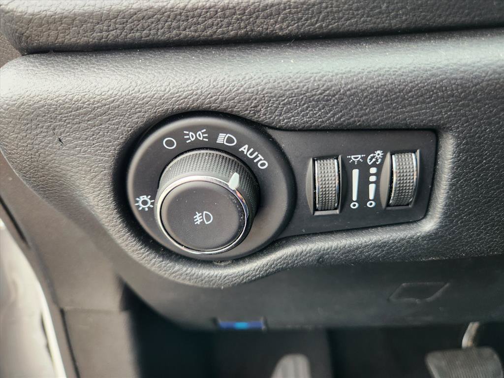 Used 2025 Chrysler Pacifica Limited FWD image 21
