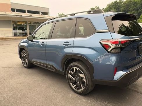 Used 2025 Subaru Forester Limited AWD/4WD image 7