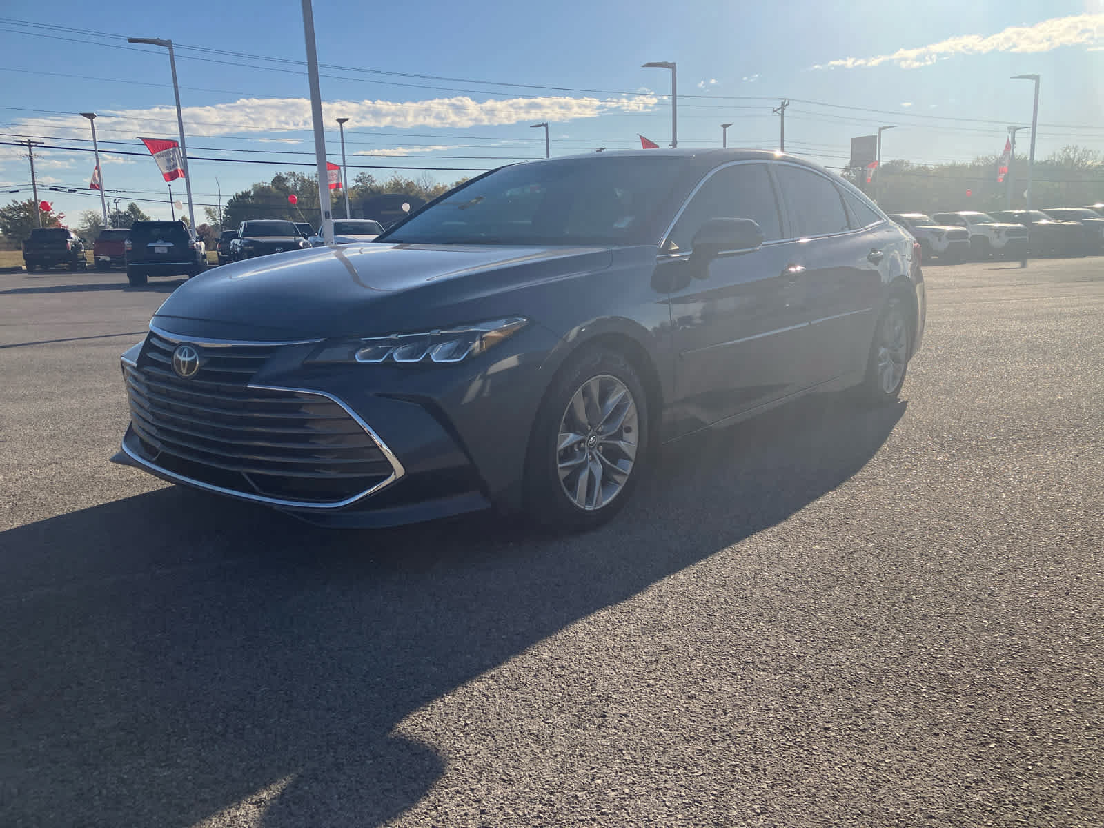 Used 2019 Toyota Avalon XLE w/ Moonroof Package FWD image 3
