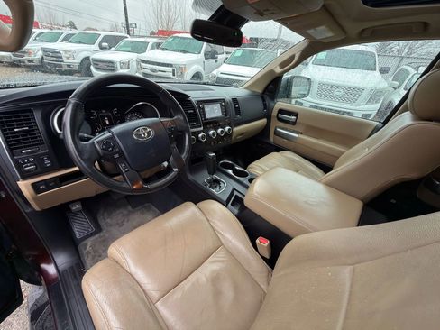 Used 2019 Toyota Sequoia Limited w/ Safety & Convenience Package image 36