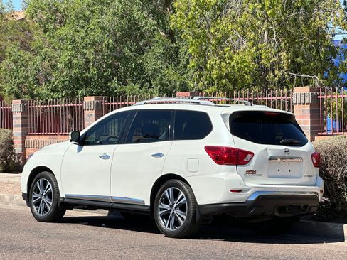 Used 2017 Nissan Pathfinder Platinum FWD image 4