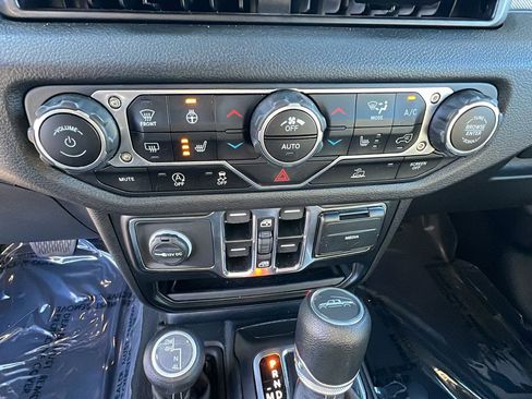 Used 2024 Jeep Gladiator Sport image 34