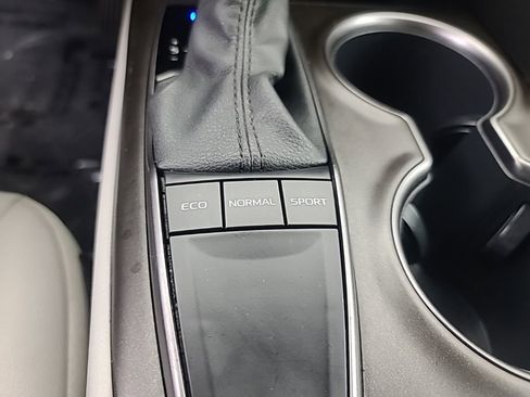 Used 2022 Toyota Camry SE FWD image 34