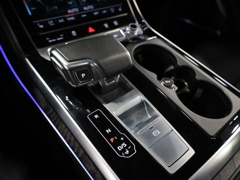 Used 2021 Audi Q8 Prestige w/ Prestige Package image 31