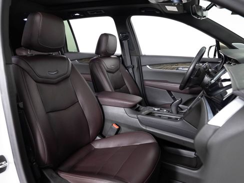 Used 2022 Cadillac XT6 Premium Luxury w/ Technology Package image 33