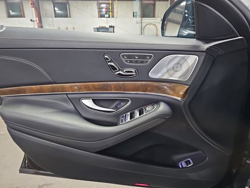 Used 2015 Mercedes-Benz S 550 Sedan image 28