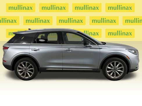 Used 2022 Lincoln Corsair AWD w/ Premium Package image 2