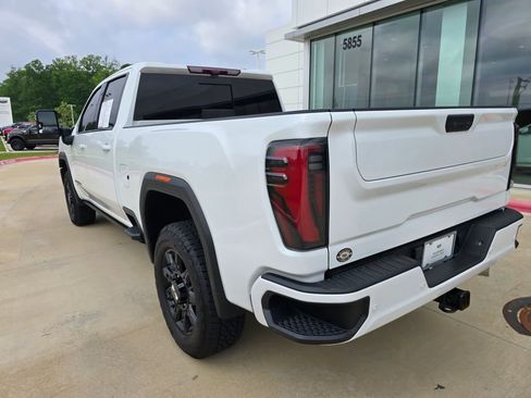 Used 2024 GMC Sierra 2500 AT4 w/ AT4 Premium Plus Package AWD/4WD image 3