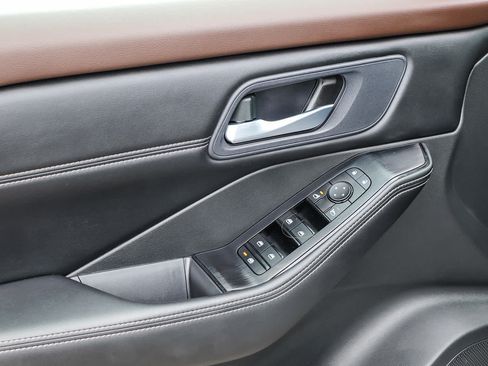 Used 2023 Nissan Rogue SV w/ SV Premium B Package FWD image 22