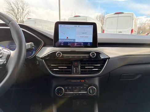 Used 2022 Ford Escape Titanium image 14