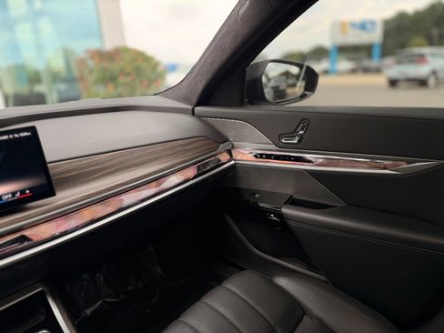 Used 2023 BMW 760i xDrive AWD/4WD image 93