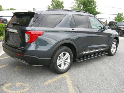 Used 2023 Ford Explorer XLT w/ Equipment Group 202A AWD/4WD image 5