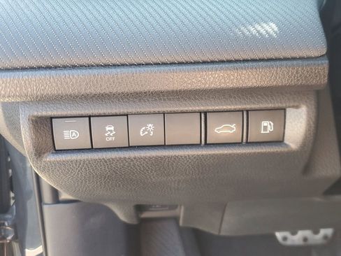 Used 2025 Toyota Camry SE image 30