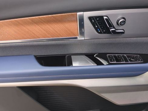 Certified 2026 Cadillac Vistiq Premium Luxury AWD/4WD image 24