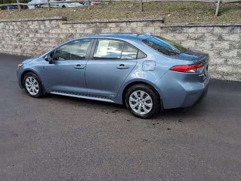 Used 2025 Toyota Corolla LE image 7