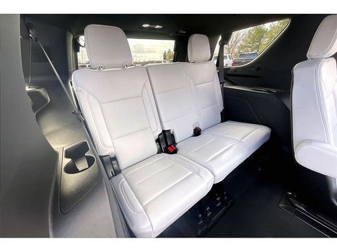 Used 2025 Chevrolet Tahoe Premier AWD/4WD image 29