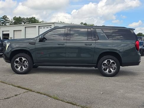 Used 2025 GMC Yukon XL AT4 Ultimate AWD/4WD image 2