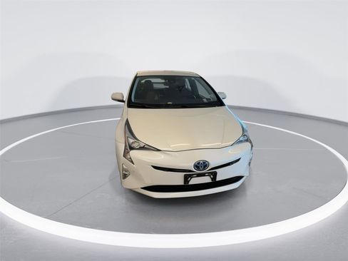 Used 2017 Toyota Prius Four Touring image 2