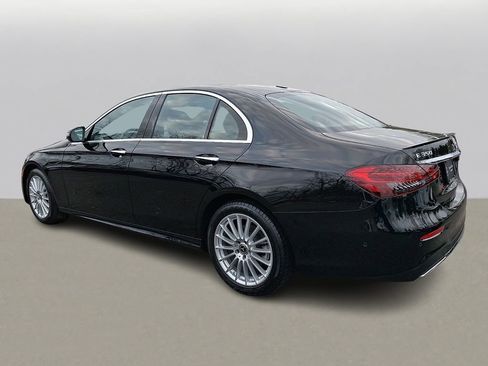 Used 2022 Mercedes-Benz E 350 4MATIC Sedan image 4