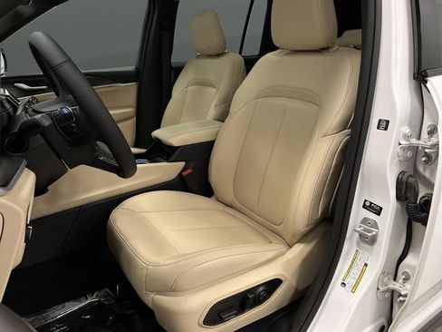 Used 2024 Jeep Grand Cherokee Limited image 4