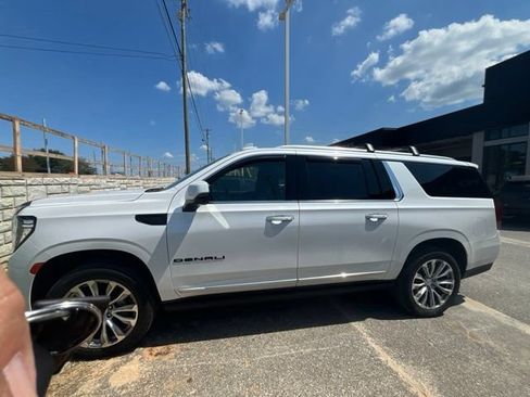 Used 2022 GMC Yukon XL Denali w/ Denali Premium Package AWD/4WD image 2