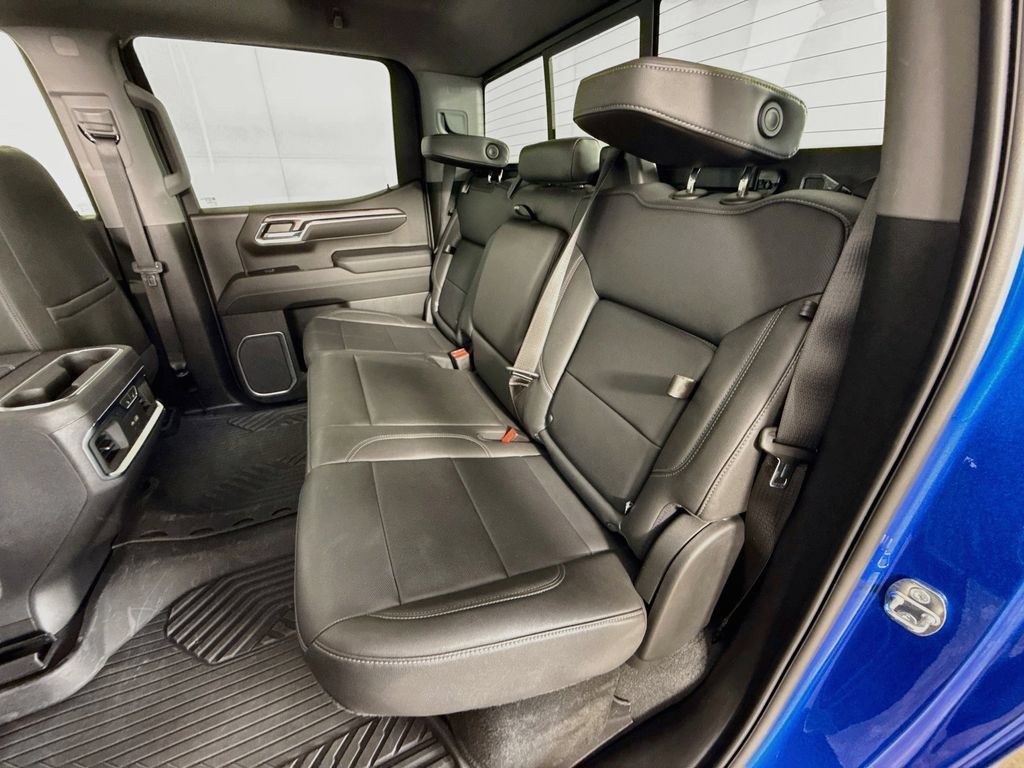 Used 2022 Chevrolet Silverado 1500 LTZ w/ LTZ Premium Package AWD/4WD image 30
