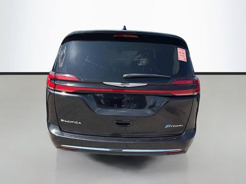 Used 2023 Chrysler Pacifica Limited FWD image 7