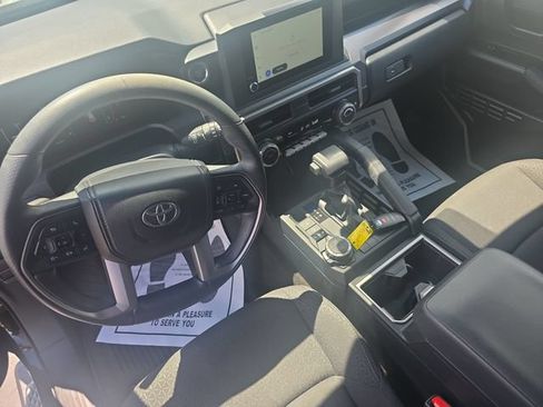 Used 2025 Toyota 4Runner SR5 AWD/4WD image 14
