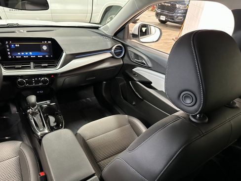 Used 2024 Chevrolet Trax LT w/ Driver Confidence Package image 13