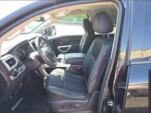 Used 2017 Nissan Titan PRO-4X image 3