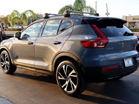 Used 2022 Volvo XC40 T4 R-Design w/ Advanced Package image 4