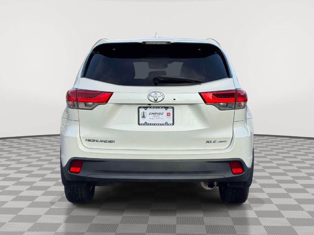 Used 2019 Toyota Highlander XLE AWD/4WD image 6