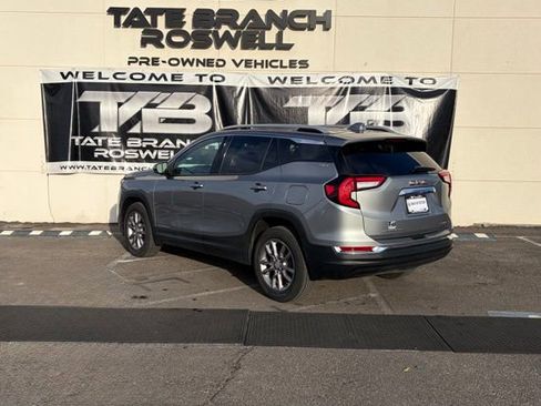 Used 2024 GMC Terrain SLT image 8