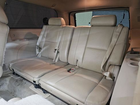 Used 2013 Chevrolet Suburban LTZ RWD image 26