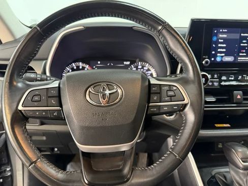 Used 2023 Toyota Highlander XLE AWD/4WD image 27