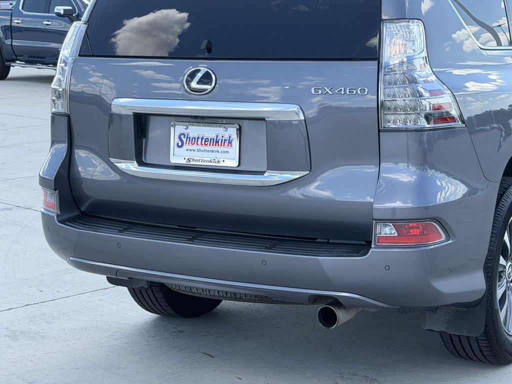 Used 2023 Lexus GX 460 Luxury w/ Accessory Package AWD/4WD image 6