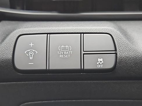 Used 2025 Hyundai Elantra SEL FWD image 18