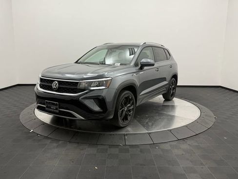 Used 2022 Volkswagen Taos SE image 3