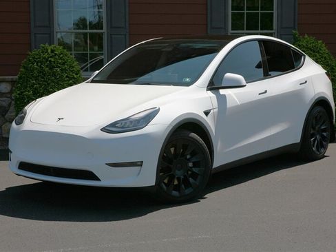 Used 2021 Tesla Model Y Long Range AWD/4WD image 1