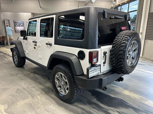 Used 2017 Jeep Wrangler Unlimited Rubicon w/ Connectivity Group AWD/4WD image 29