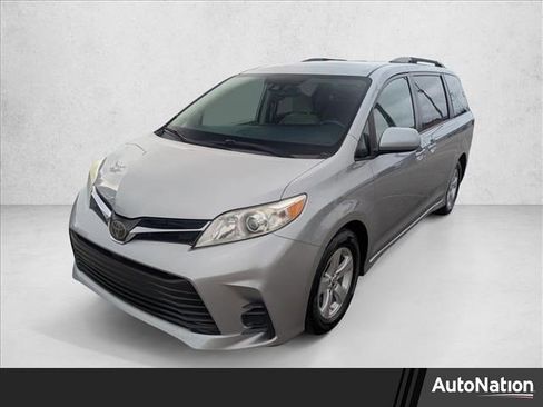 Used 2020 Toyota Sienna LE image 1