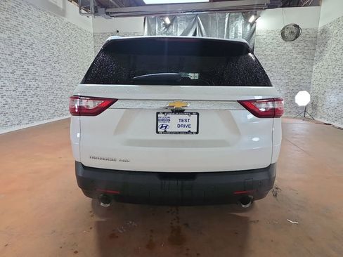 Used 2021 Chevrolet Traverse LT w/ LT Premium Package AWD/4WD image 5