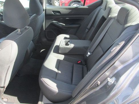 Used 2025 Nissan Altima 2.5 SV FWD image 10