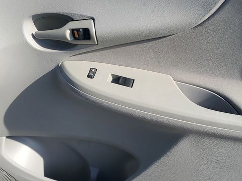 Used 2013 Toyota Corolla L image 38