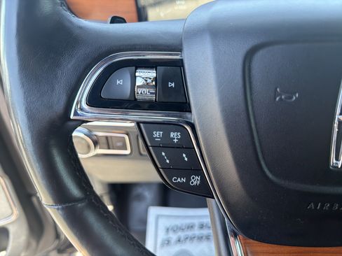 Used 2019 Lincoln Navigator Reserve AWD/4WD image 19