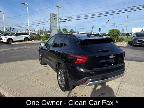 Used 2025 Chevrolet Trax LT w/ LT Convenience Package FWD image 8
